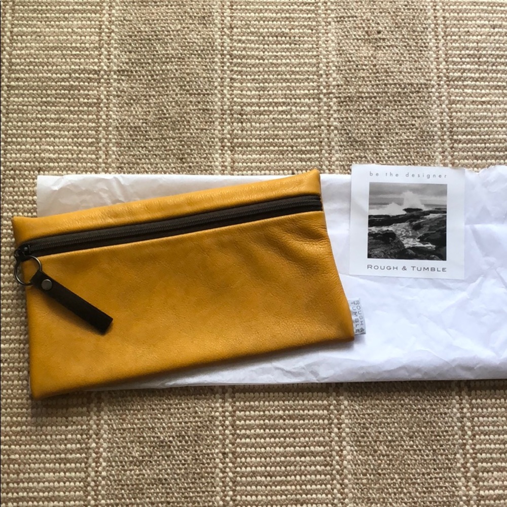 ROUGH & TUMBLE glasses & phone case leather
